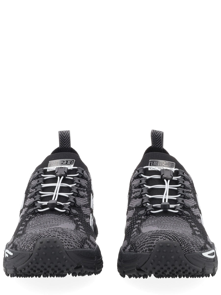 Off White Sneaker "Be Right Back"