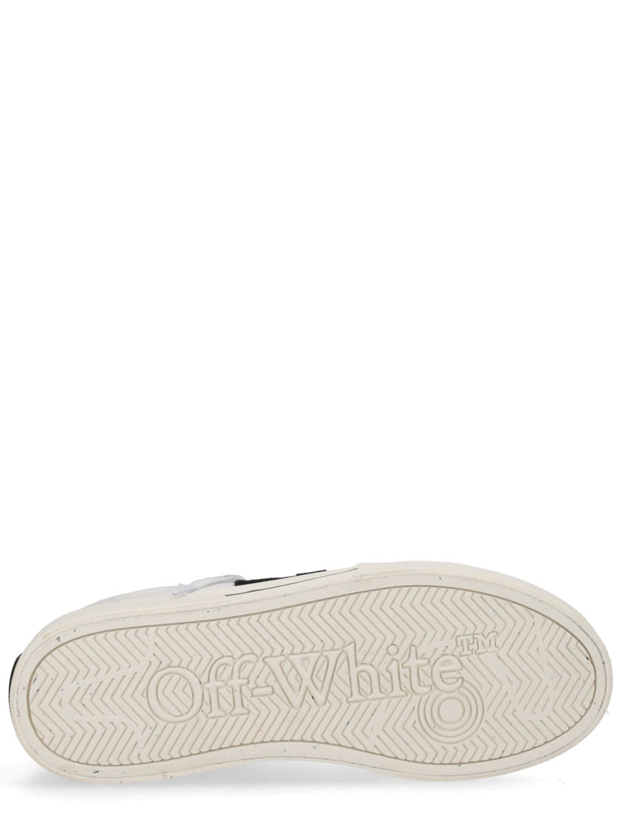 Off White Sneaker "Vulc Low"