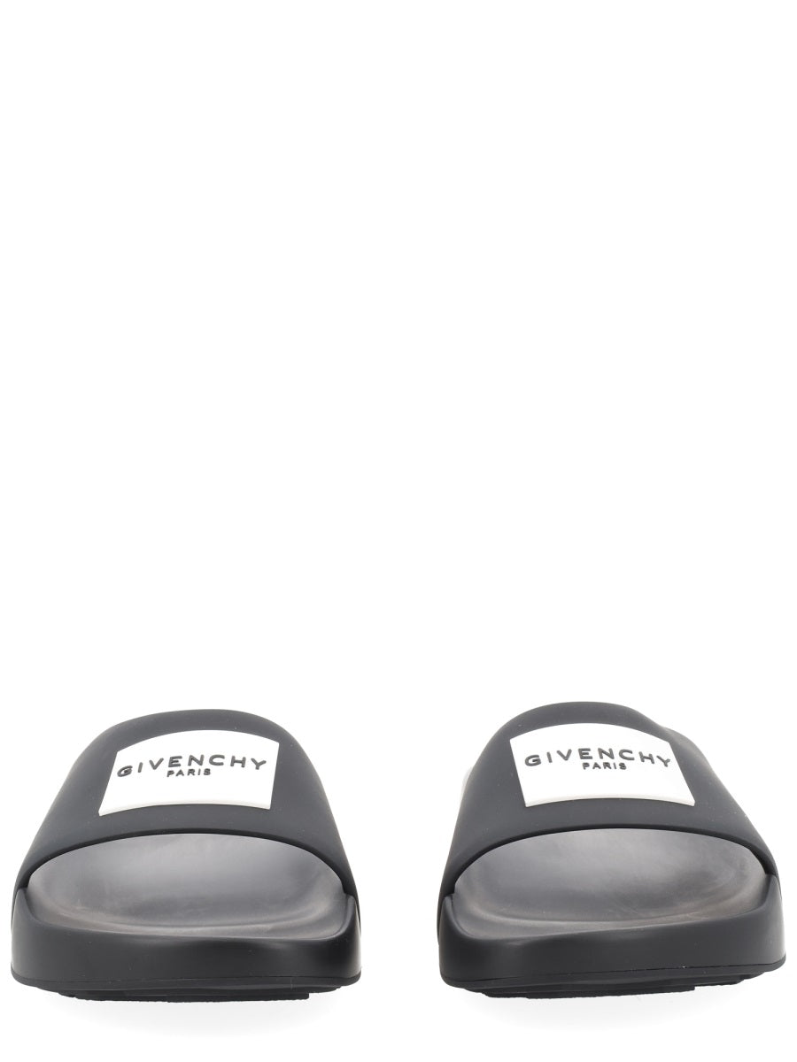 Givenchy Mule Piatta "Label Slide"