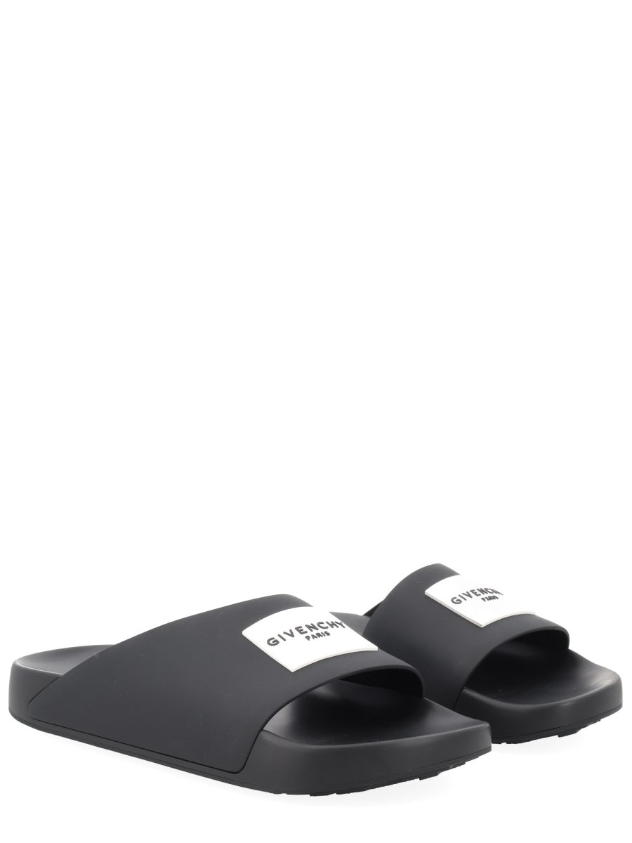 Givenchy Mule Piatta "Label Slide"
