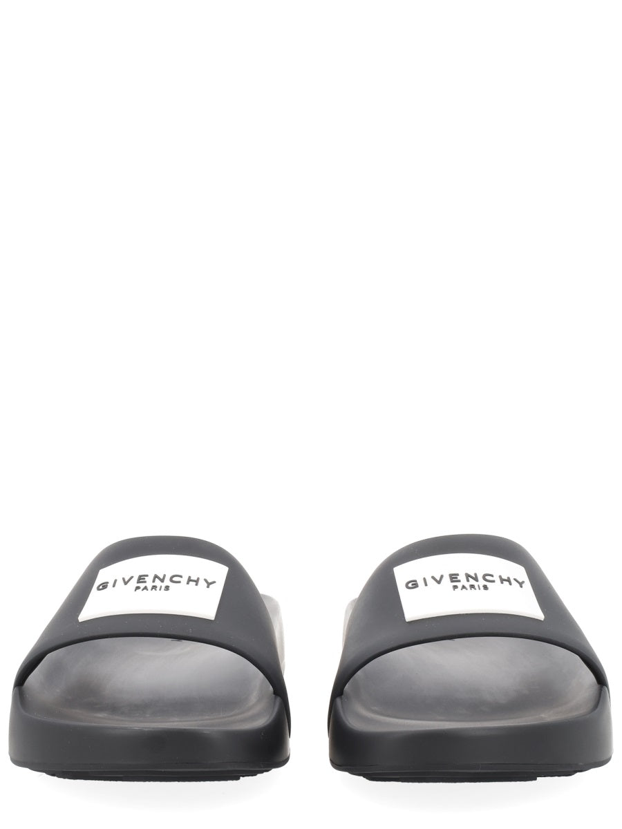 Givenchy Mule Piatta "Label Slide"