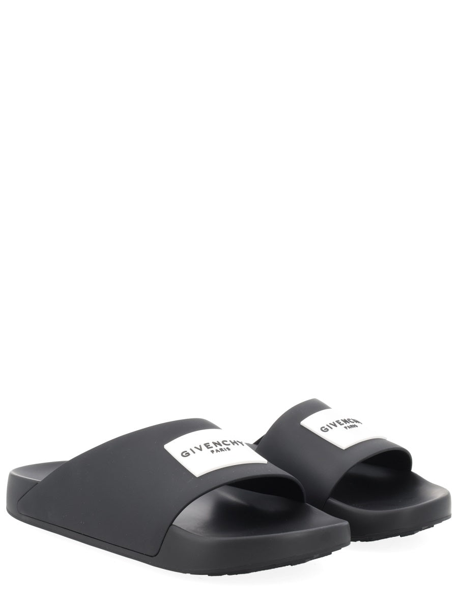 Givenchy Mule Piatta "Label Slide"