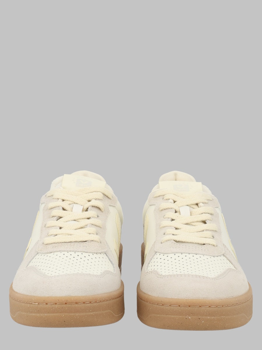 Veja Sneaker "V 82"