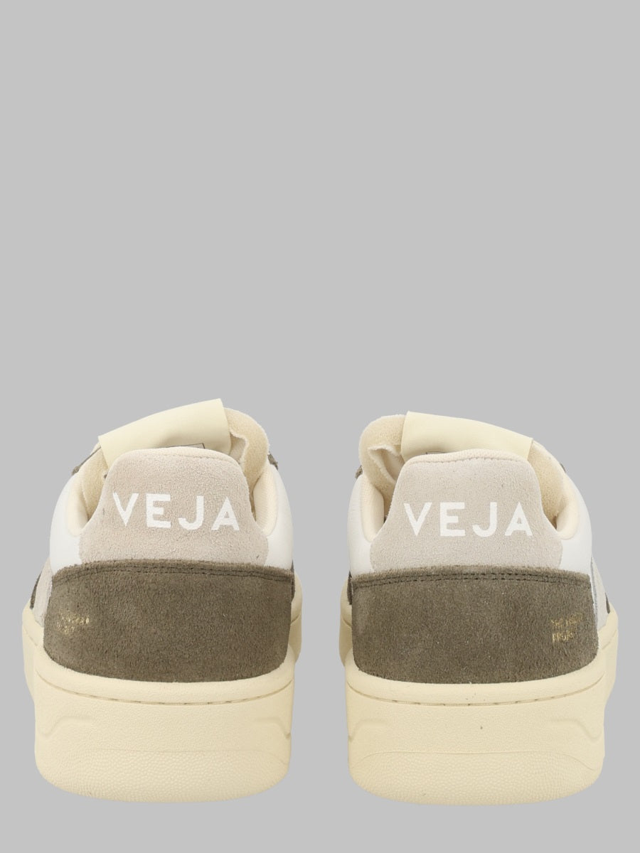 Veja Sneaker "V 82"