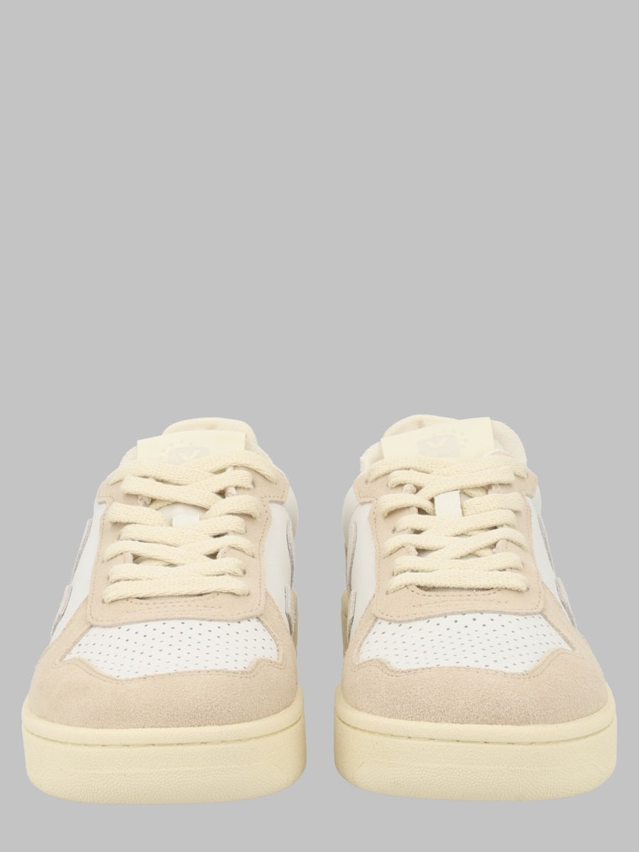 Veja Sneaker "V 82"