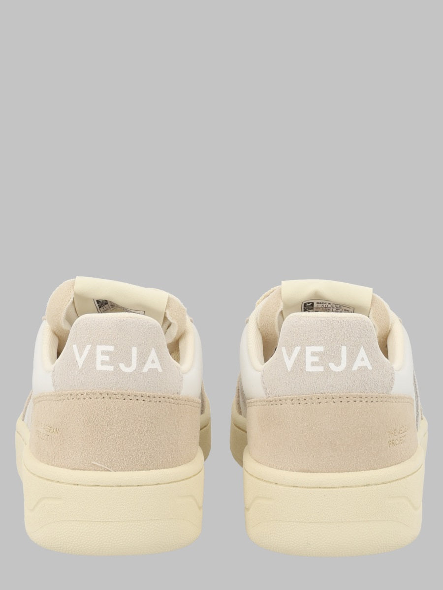 Veja Sneaker "V 82"