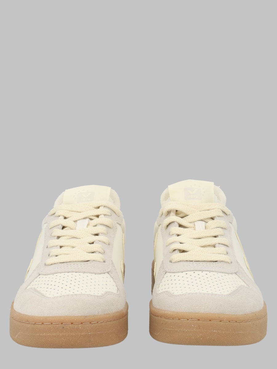 Veja Sneaker "V 82"